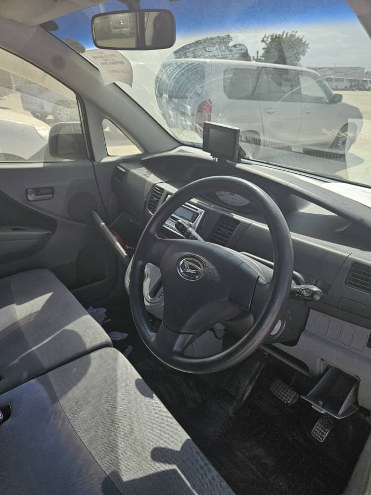 Daihatsu Move interior