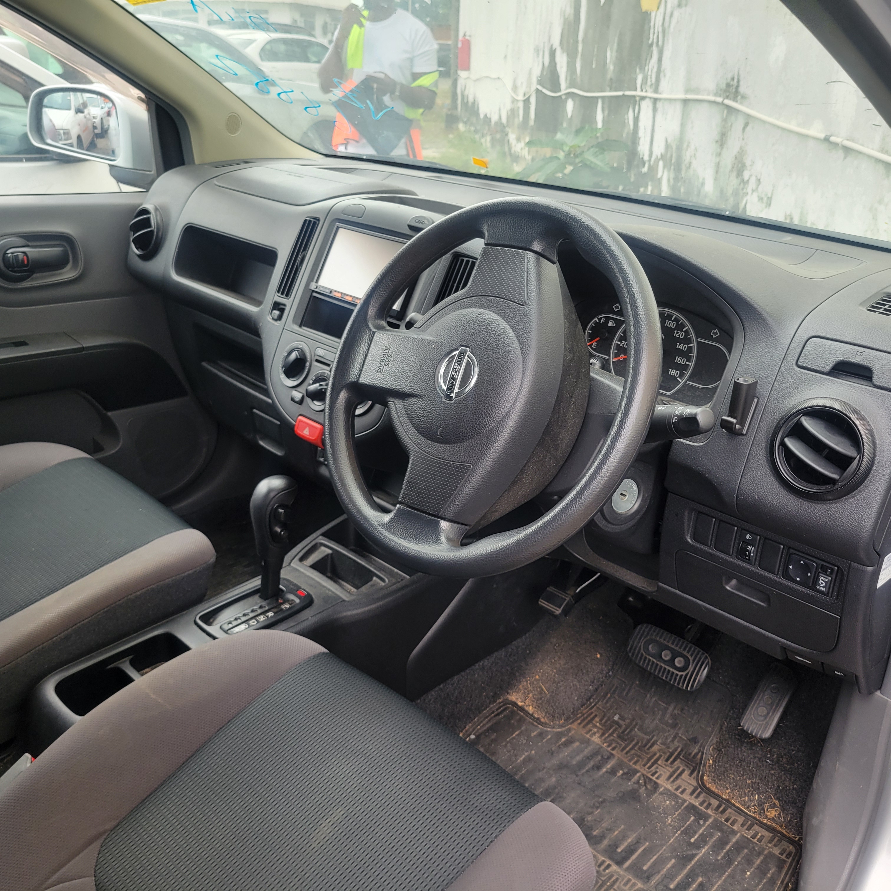 Nissan AD Van side