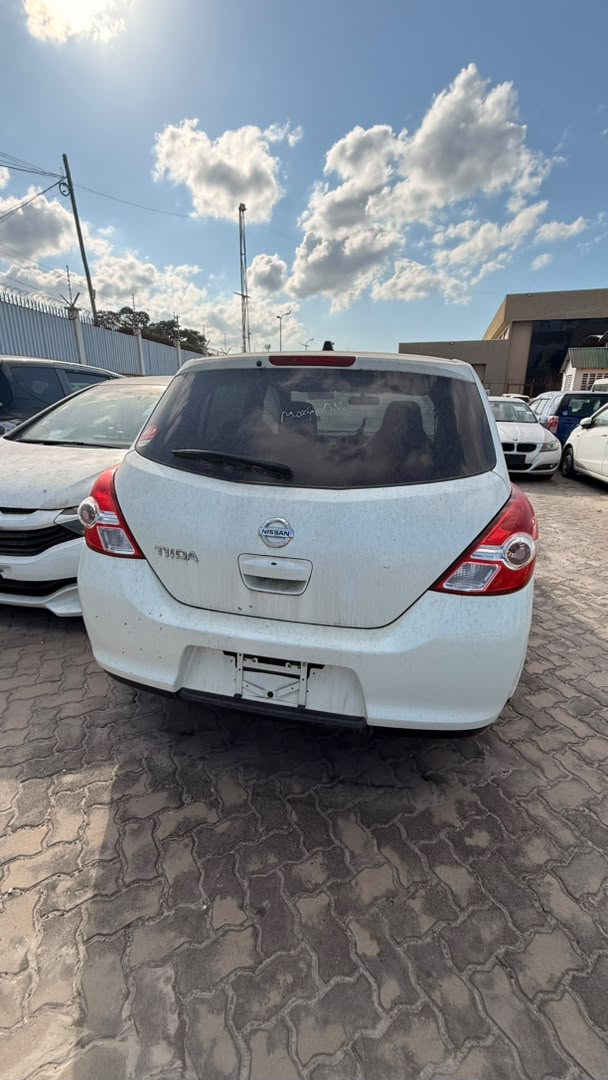 Nissan Tiida interior